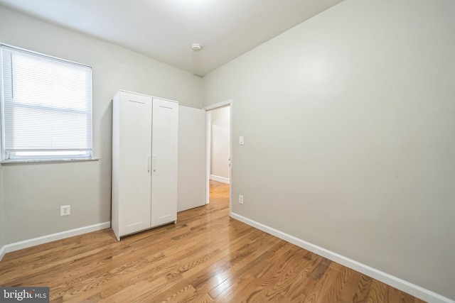 2426 S Chadwick St, Philadelphia, PA 19145 - unfurnished bedroom featuring light wood-style floors, baseboards, and a closet