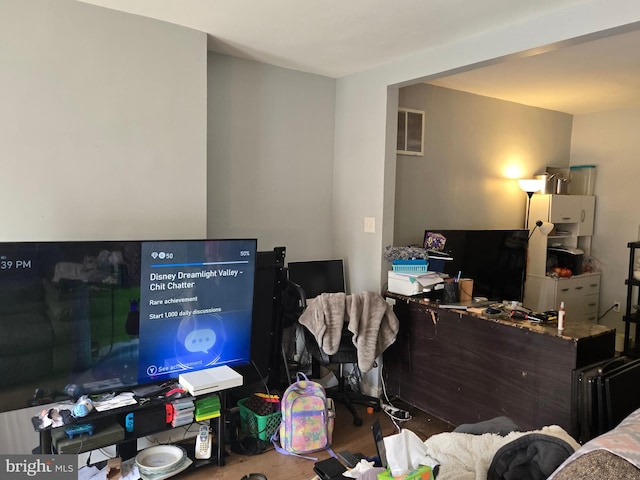 512 N Schroeder St, Baltimore, MD 21223 - living room featuring an office area