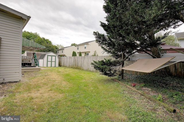 807 Riverside Dr, Pasadena, MD 21122 - view of yard