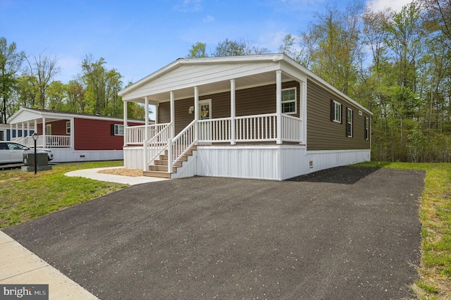 manufactured / mobile home with a porch