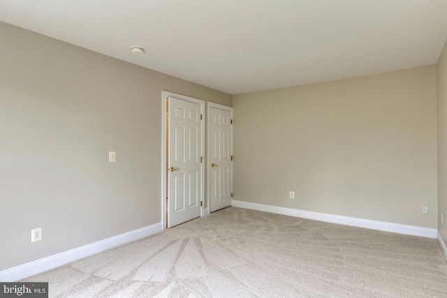 15201 Weiskopf Ct, Haymarket, VA 20169 - unfurnished bedroom featuring baseboards and light carpet
