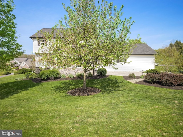 view of front of house with a front lawn