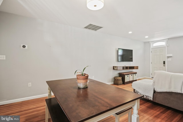 dining area with visible vents, recessed lighting, baseboards, and wood finished floors