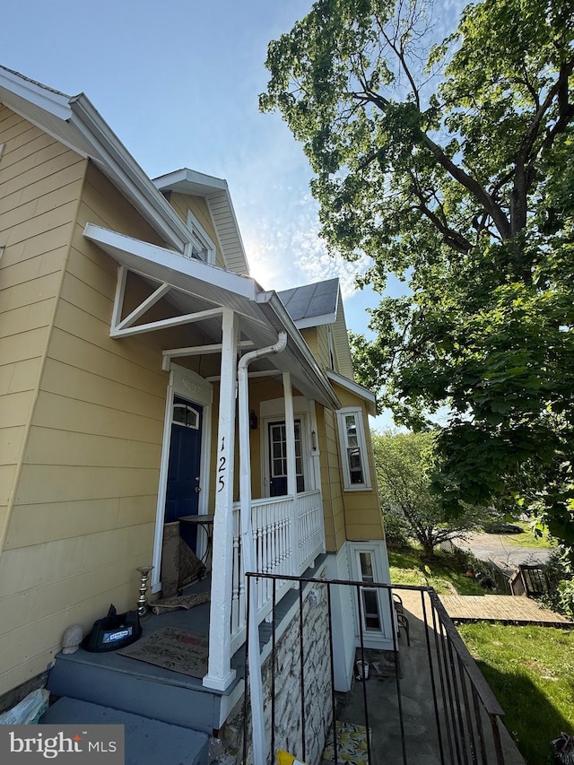 125 Cottage St, Waynesboro, PA 17268 - doorway to property with covered porch