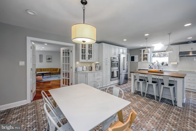 dining room with recessed lighting and baseboards