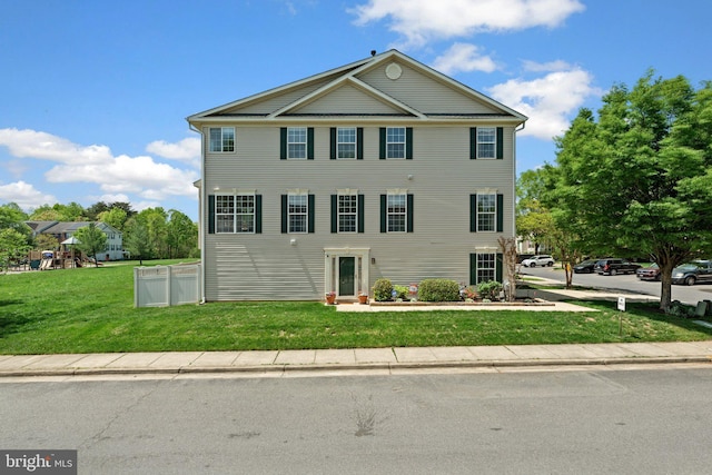 view of front of home featuring a front lawn