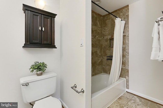 13407 Brookfield Dr, Chantilly, VA 20151 - bathroom with baseboards, toilet, and shower / bath combo