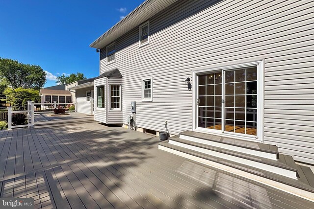 13407 Brookfield Dr, Chantilly, VA 20151 - wooden terrace with entry steps