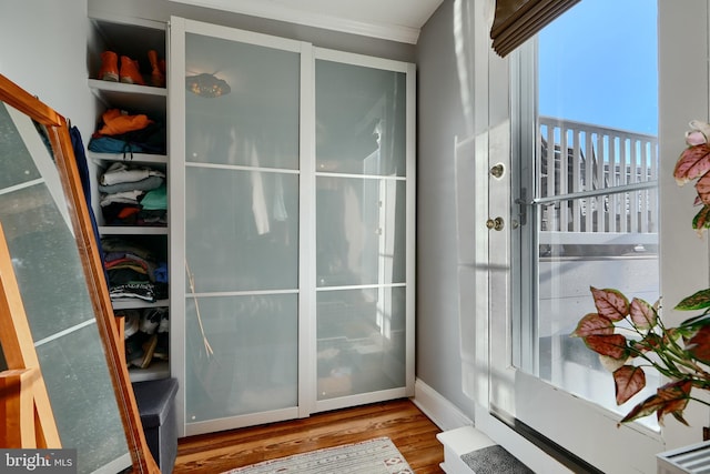 2636 N Calvert St N, Baltimore, MD 21218 - entryway with wood finished floors and baseboards