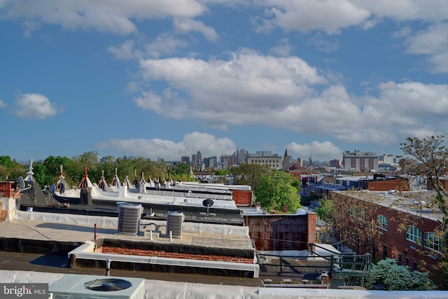 2636 N Calvert St N, Baltimore, MD 21218 - view of property's community featuring a city view