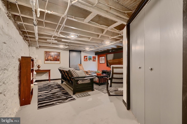 2636 N Calvert St N, Baltimore, MD 21218 - sitting room with finished concrete flooring