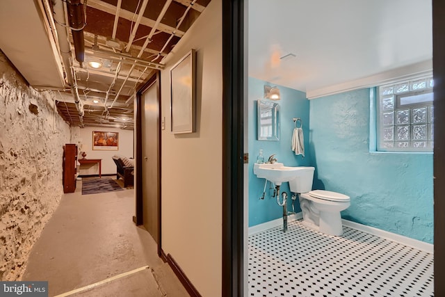 2636 N Calvert St N, Baltimore, MD 21218 - bathroom with toilet and baseboards