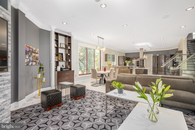 living area featuring recessed lighting, crown molding, and baseboards