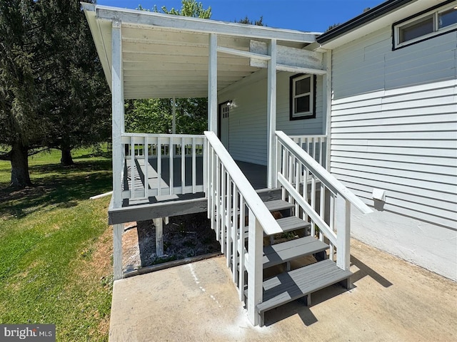 property entrance featuring a lawn