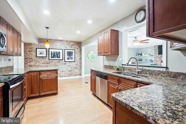 13446 Overbrook Ln, Bowie, MD 20715 - kitchen featuring stainless steel appliances, a sink, a peninsula, a ceiling fan, and dark stone counters