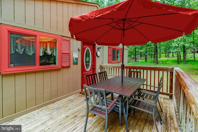 deck featuring outdoor dining space