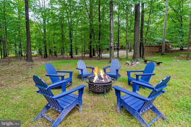 view of yard featuring a fire pit
