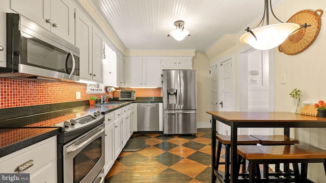 477 Linton Hill Rd, Newtown, PA 18940 - kitchen with dark countertops, a sink, dark floors, stainless steel appliances, and backsplash