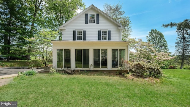 477 Linton Hill Rd, Newtown, PA 18940 - rear view of property featuring a sunroom and a lawn
