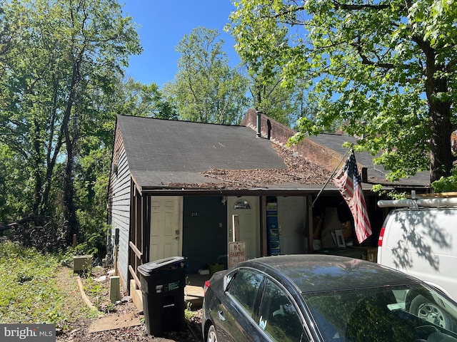 view of front of property with a shingled roof
