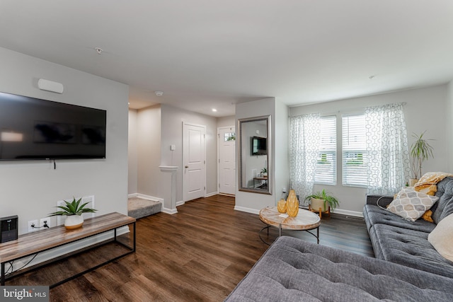 living area with wood finished floors, baseboards, and recessed lighting