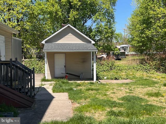 view of outbuilding with an outbuilding