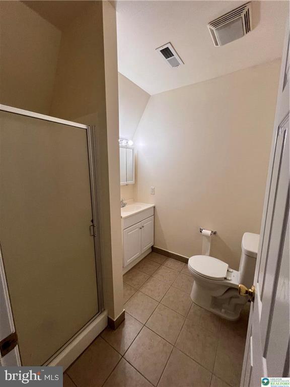 bathroom featuring visible vents, toilet, and a shower stall
