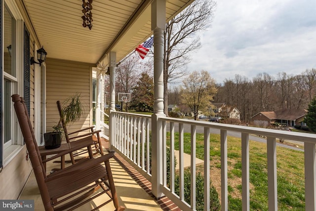 balcony featuring covered porch
