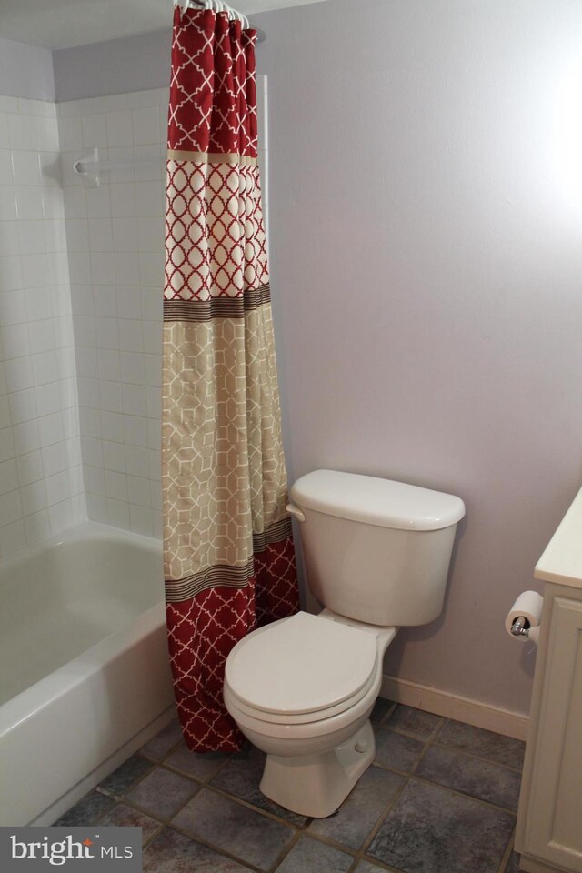 109 Hamlin Dr, Fredericksburg, VA 22405 - bathroom featuring vanity, toilet, shower / bath combo with shower curtain, and baseboards