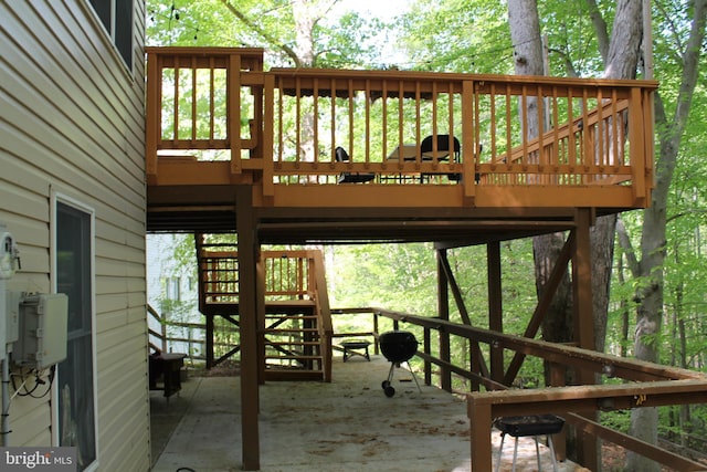 deck with stairway