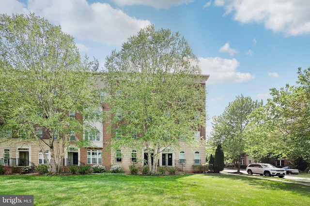 207 Community Center Ave Unit 207, Gaithersburg, MD 20878 - view of front of property with a front yard