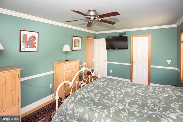bedroom featuring baseboards, ornamental molding, a ceiling fan, and visible vents