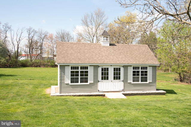 view of outdoor structure with an outbuilding