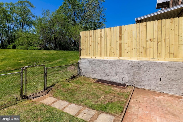 1414 Simpson St, Marcus Hook, PA 19061 - view of yard with fence and a gate
