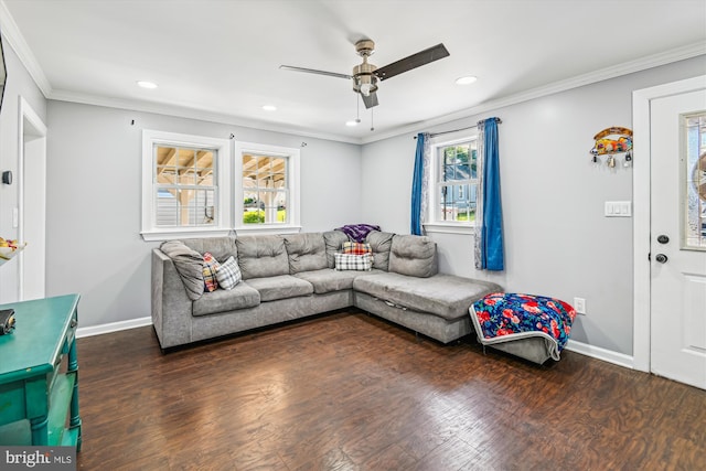 living area with baseboards, a ceiling fan, recessed lighting, and wood finished floors