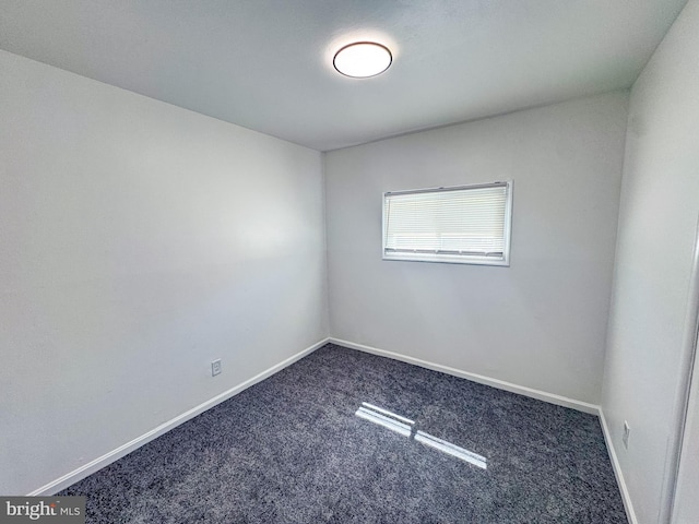21 Onaway Pl, New Castle, DE 19720 - carpeted empty room featuring baseboards