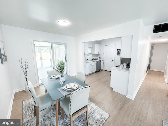 21 Onaway Pl, New Castle, DE 19720 - dining space with baseboards, light wood-type flooring, and visible vents