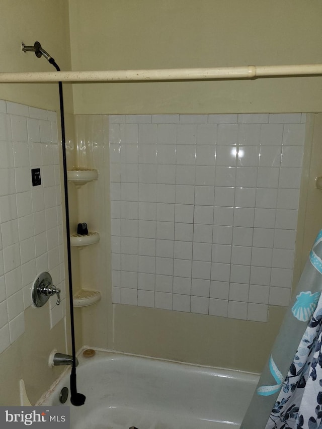 bathroom featuring shower / tub combo with curtain