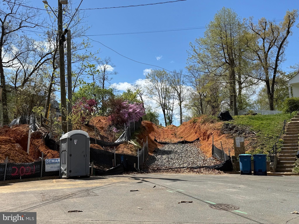 2020 Nordlie Pl, Falls Church, VA 22043 - view of road with stairway