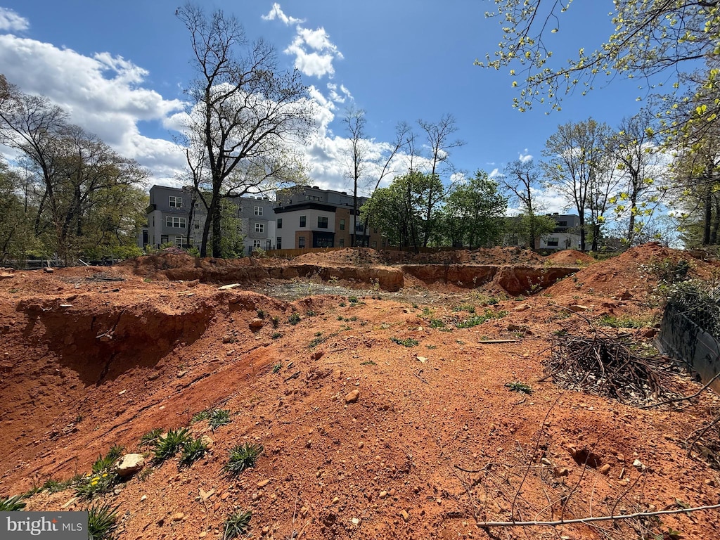 2020 Nordlie Pl, Falls Church, VA 22043 - view of yard