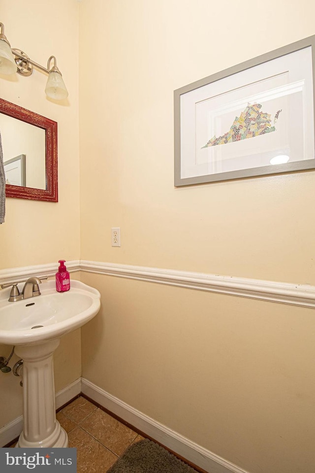 105 Fairfield Dr, Winchester, VA 22602 - bathroom featuring baseboards, tile patterned floors, and a sink
