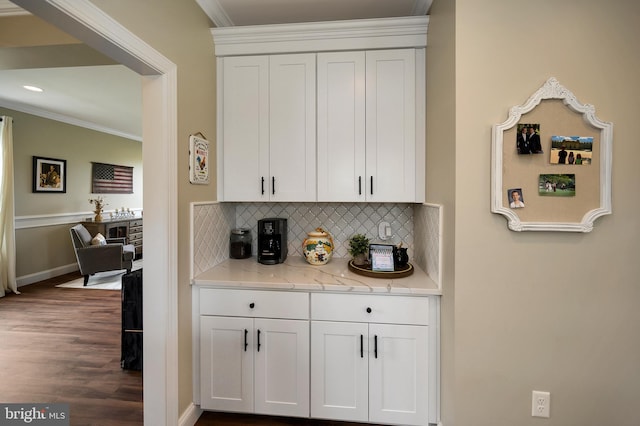 bar featuring ornamental molding, baseboards, recessed lighting, dark wood finished floors, and backsplash