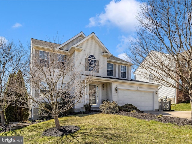 view of front facade featuring a front lawn, fence, and driveway