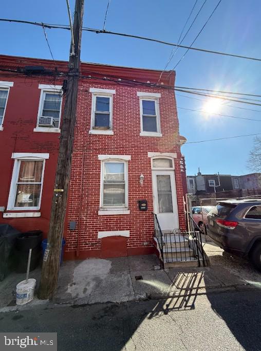 townhome / multi-family property featuring brick siding and entry steps