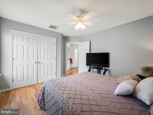 114 New Market Dr, Stephens City, VA 22655 - bedroom featuring a closet, light wood-type flooring, a ceiling fan, and baseboards