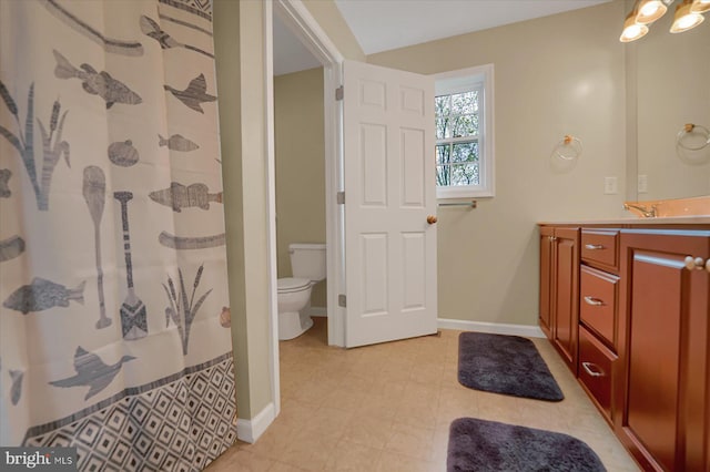 full bathroom featuring toilet, a shower with shower curtain, baseboards, tile patterned flooring, and vanity