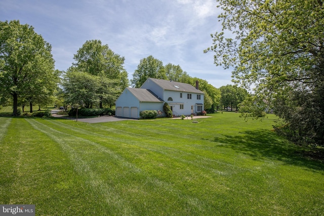 view of green lawn
