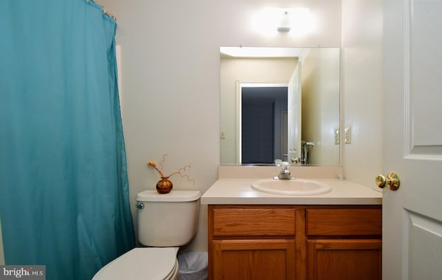 bathroom with vanity, toilet, and a shower with shower curtain