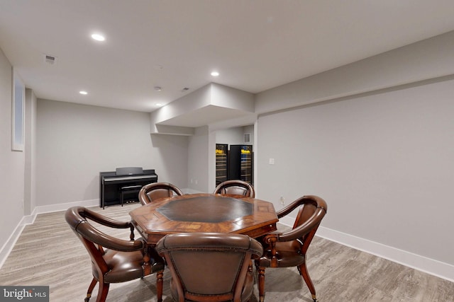 dining area featuring baseboards, light wood finished floors, recessed lighting, and visible vents