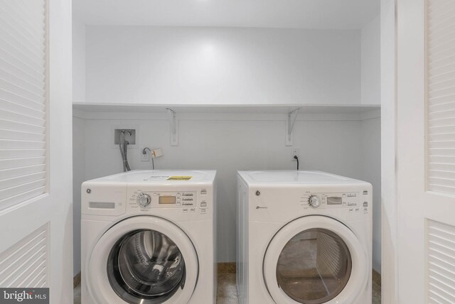 740 S Columbus Blvd Unit 74, Philadelphia, PA 19147 - laundry area featuring washer and clothes dryer